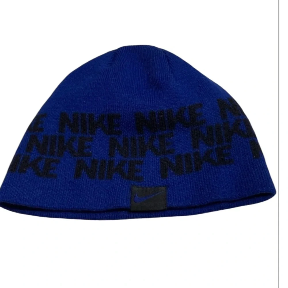Nike boys  hat blue black in good condition